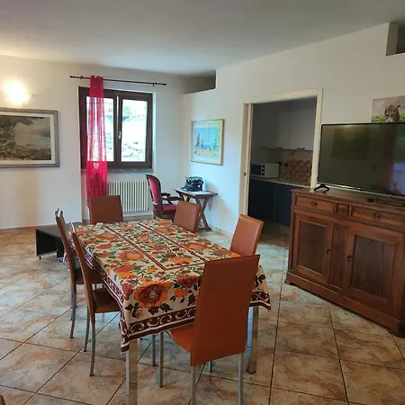 House Curti Tatil Evi Sorico